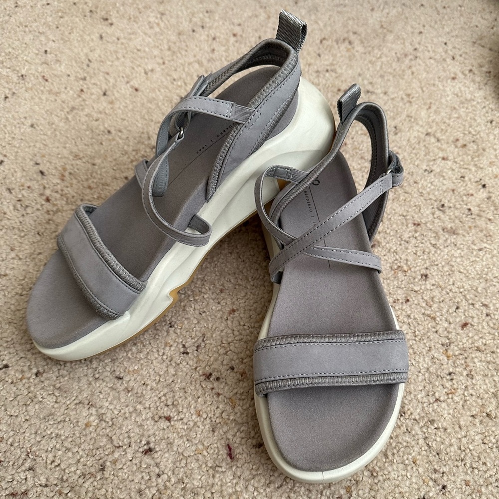 Ecco Sandals Women' Size US 9-9.5/EU 40 Shoes Suede Chunky Ankle Strap Grey